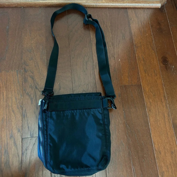 Vintage Nike 2003 2 in 1 reversible crossbody bag excellent condition black/grey - Picture 3 of 14